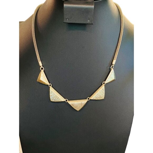 Goldtone Triangle Necklace 17"-20" Lays Flat Lobster Clasp - Picture 7 of 16